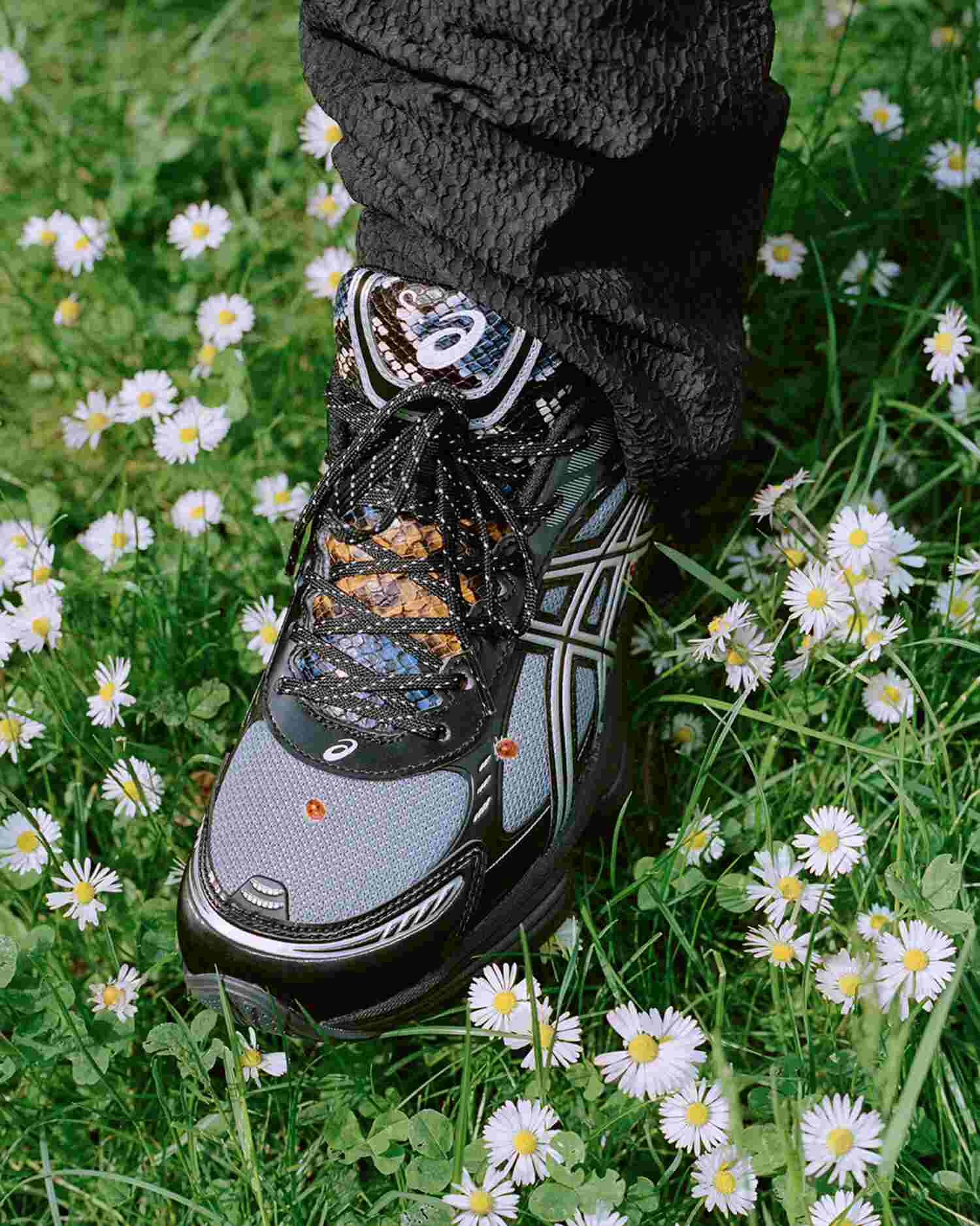 S.A x Asics special "Friends & Family" edition in black