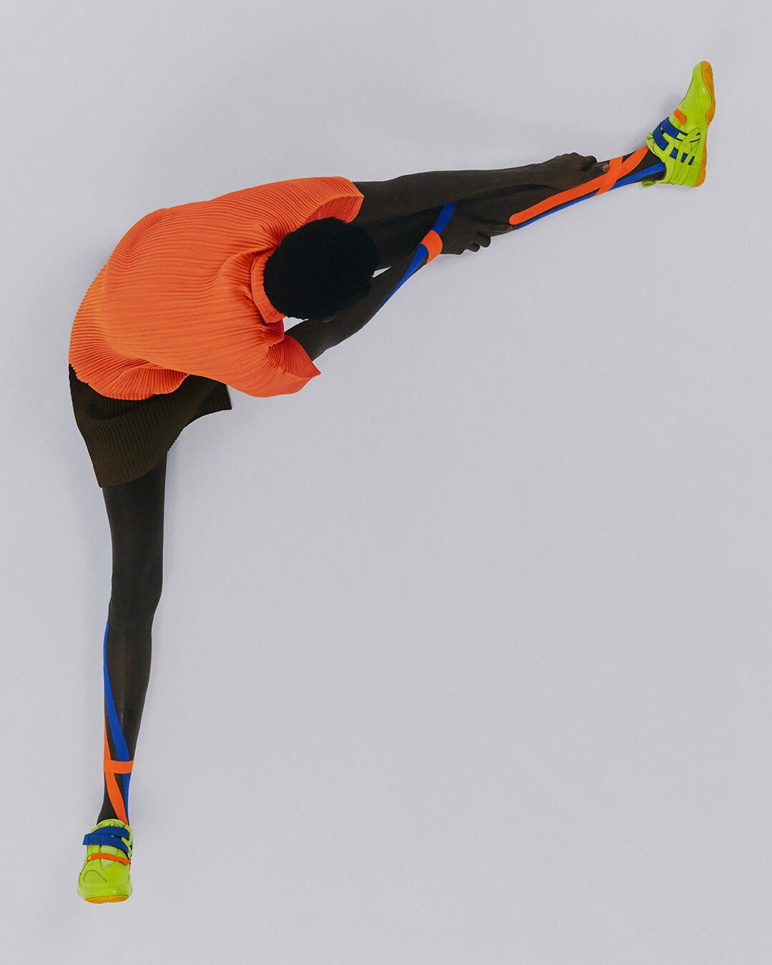 Model wearing HYPER TAPING in movement 